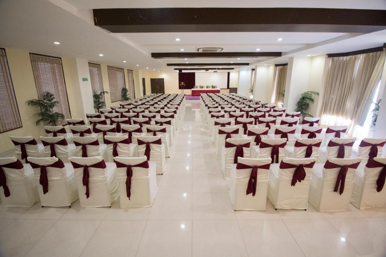 Grand Sarovar Portico, Lātūr Kültér fotó
