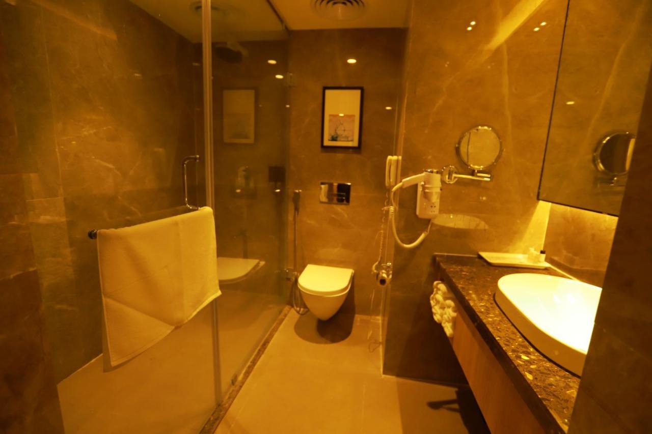 Grand Sarovar Portico, Lātūr Kültér fotó